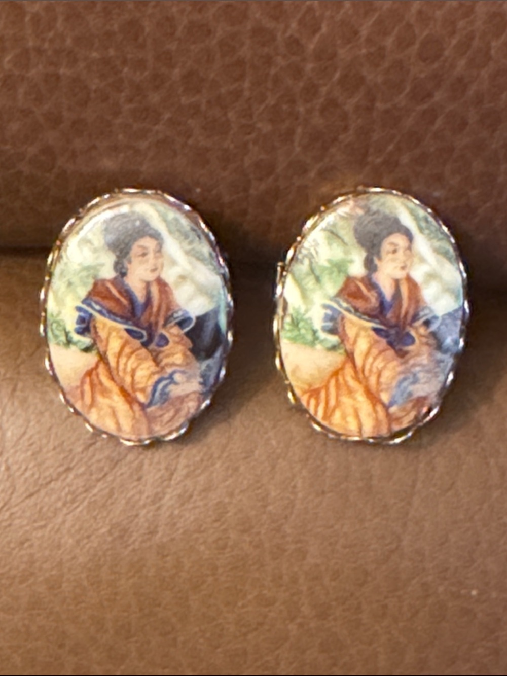 Men’s vintage porcelain geisha portrait and gold tone cufflinks